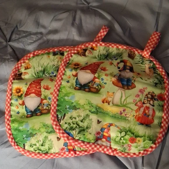 Gnome Print Pot Holders with Red Accents - Picture 2 of 6